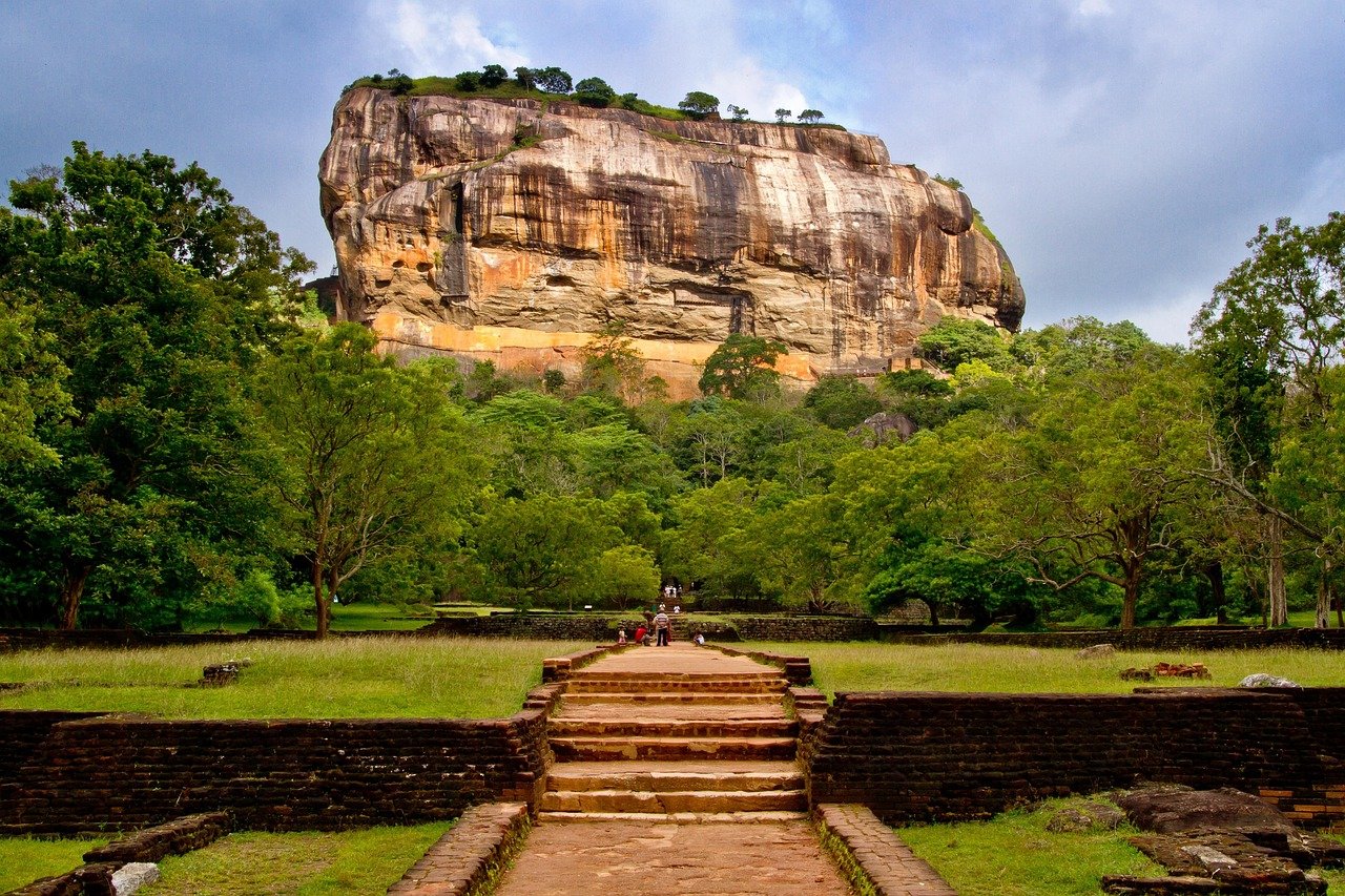 Sigiriya & Dambulla Day Tour from Colombo/Negombo with Village Safari & Lunch